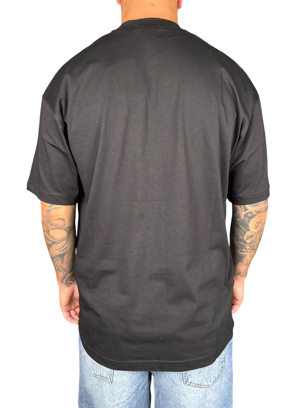 t-shirt par-dessus